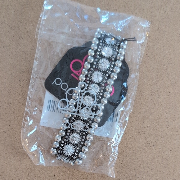 Paparazzi Silver and Black Beaded Stretch Bracelet - Picture 2 of 4